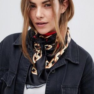 Chain link printed scarf